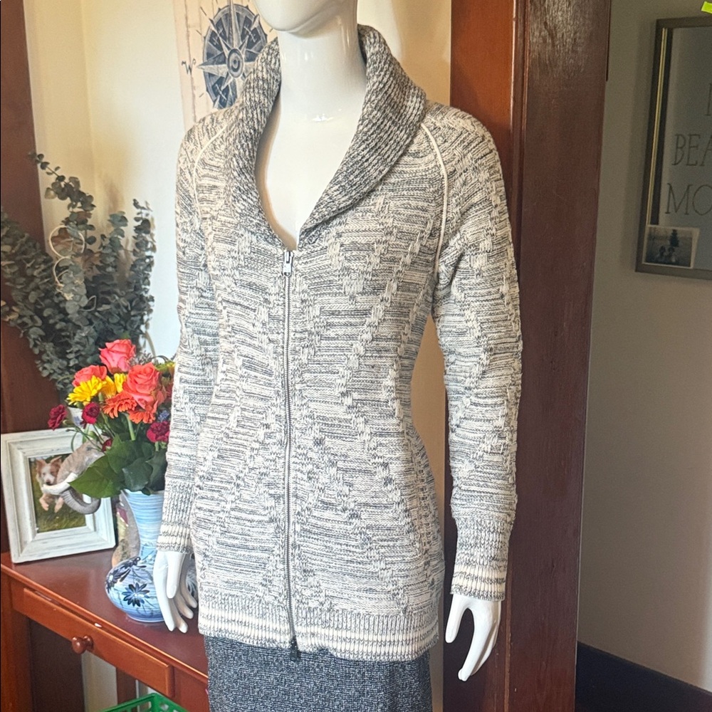NWT Eddie Bauer size small heavy long Gray Zip-Up Women's Sweater